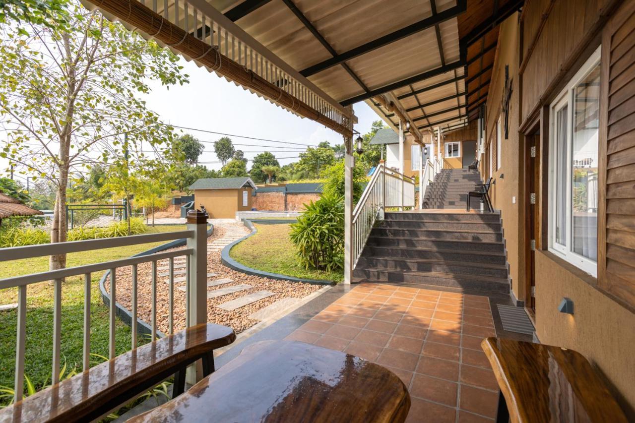 Johns Village Kochi Exterior photo